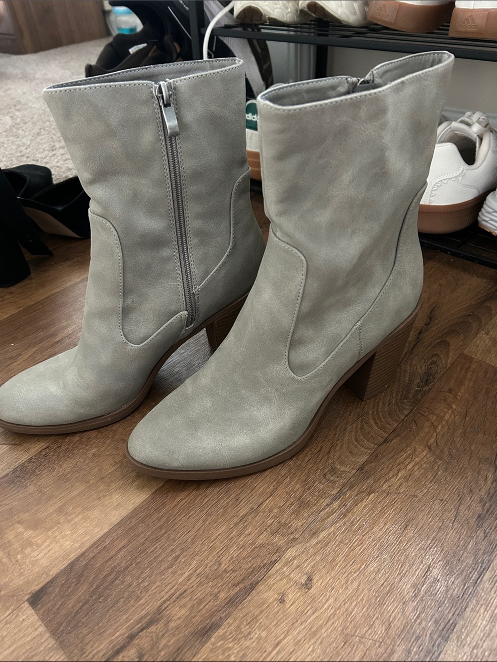 Women's Mid-Calf Chunky Heel Boots in Light Gray